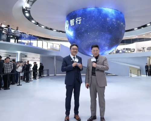 车展顶流揭秘！问界新M5 Ultra凭什么让年轻人“秒种草”