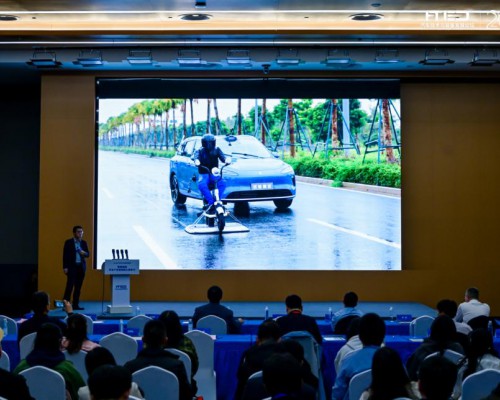 中汽研实测满分认证！鸿蒙智行全系安全硬实力破局行业乱象