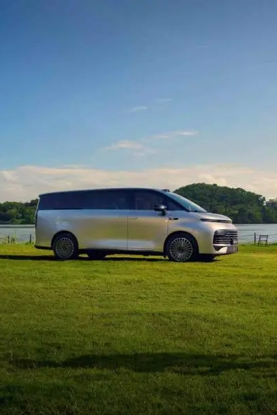 31.98万元起 “AI全场景家庭旗舰MPV”吉利银河V900开启预售