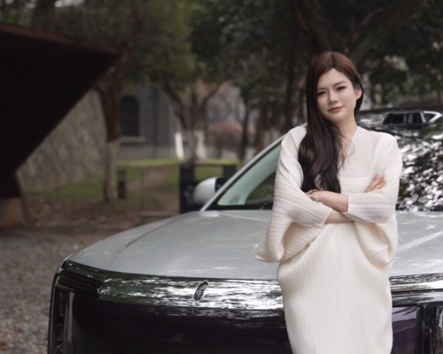 耗时3个月集结数位非遗传人,尊界车主把皇家云锦织进了星空顶