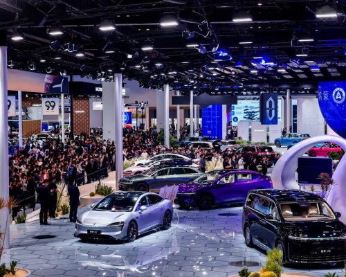 全栈技术赋能体系，鸿蒙智行定义智能出行未来格局